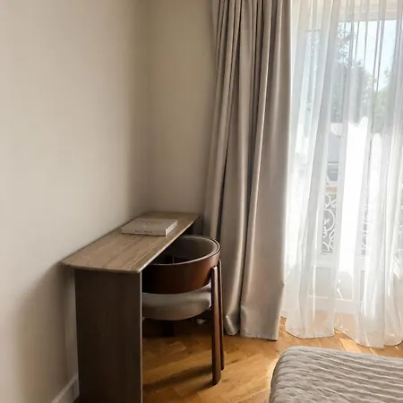 Belle Hotel